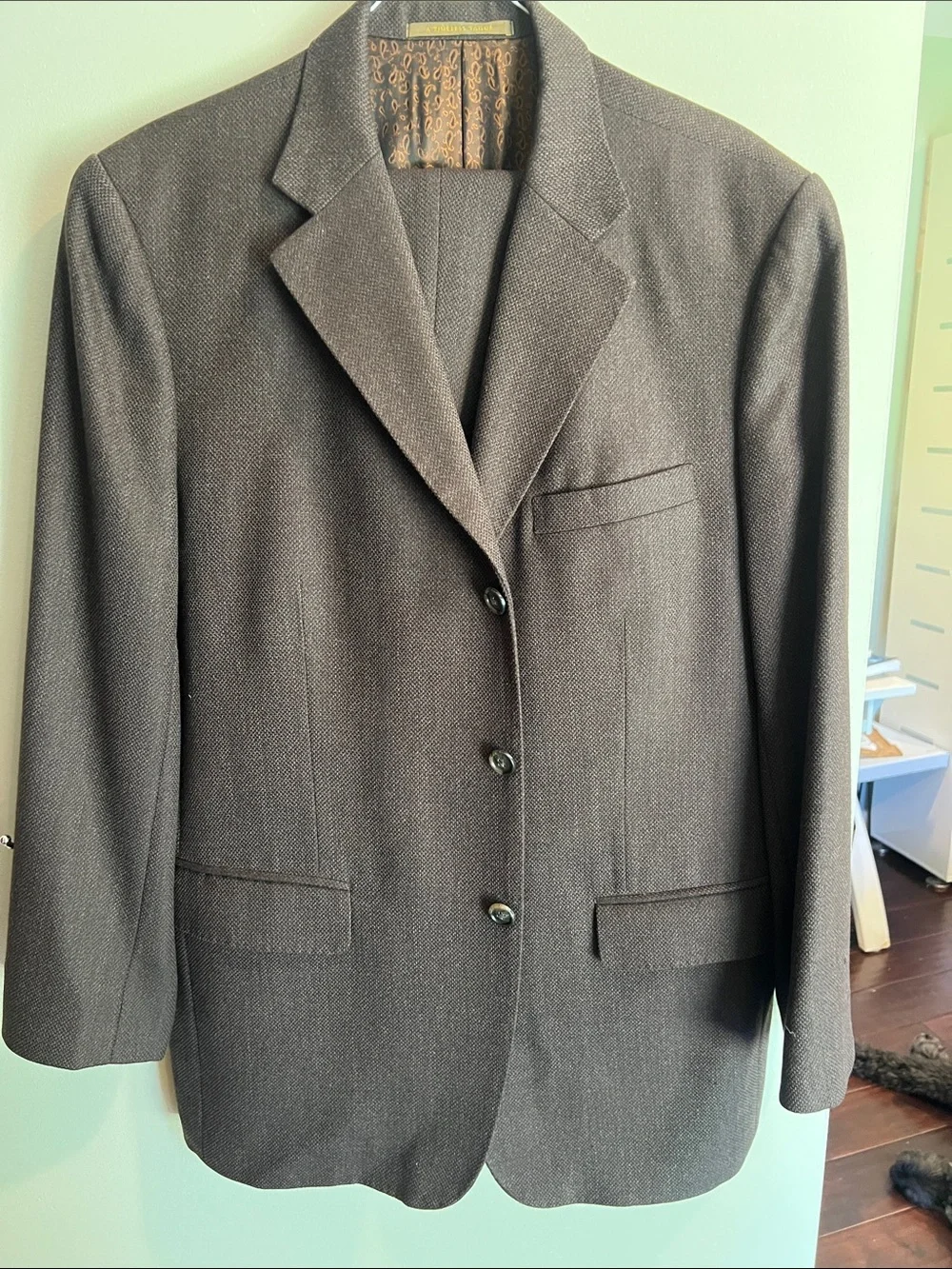 Custom men’s suit
